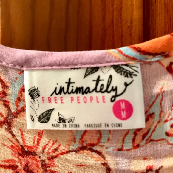 Flowy tank top with floral pattern. - Picture 4 of 4